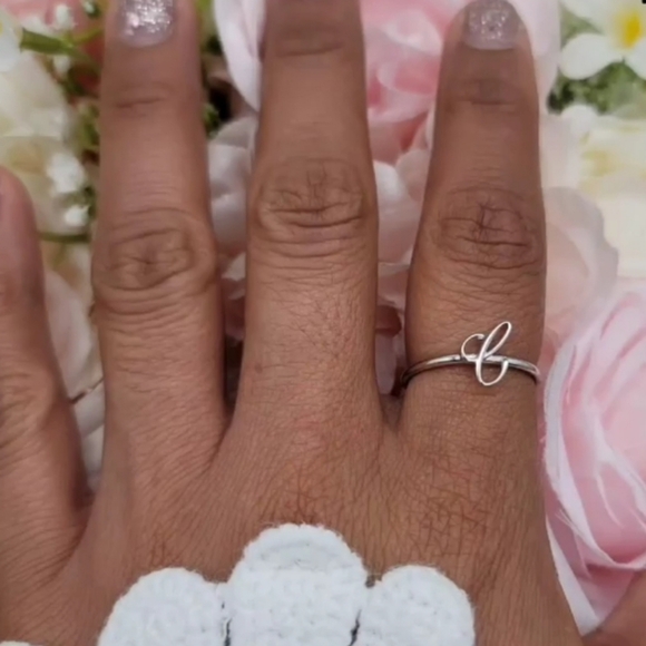 ♥️ DAINTY INITIAL STERLING SILVER RING - Picture 7 of 16